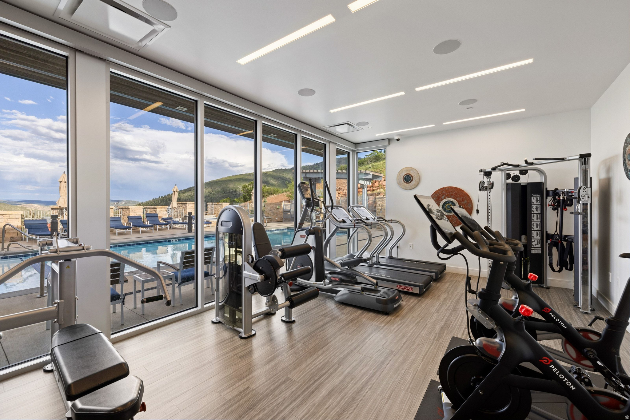 APEX RESIDENCECS - Residential
