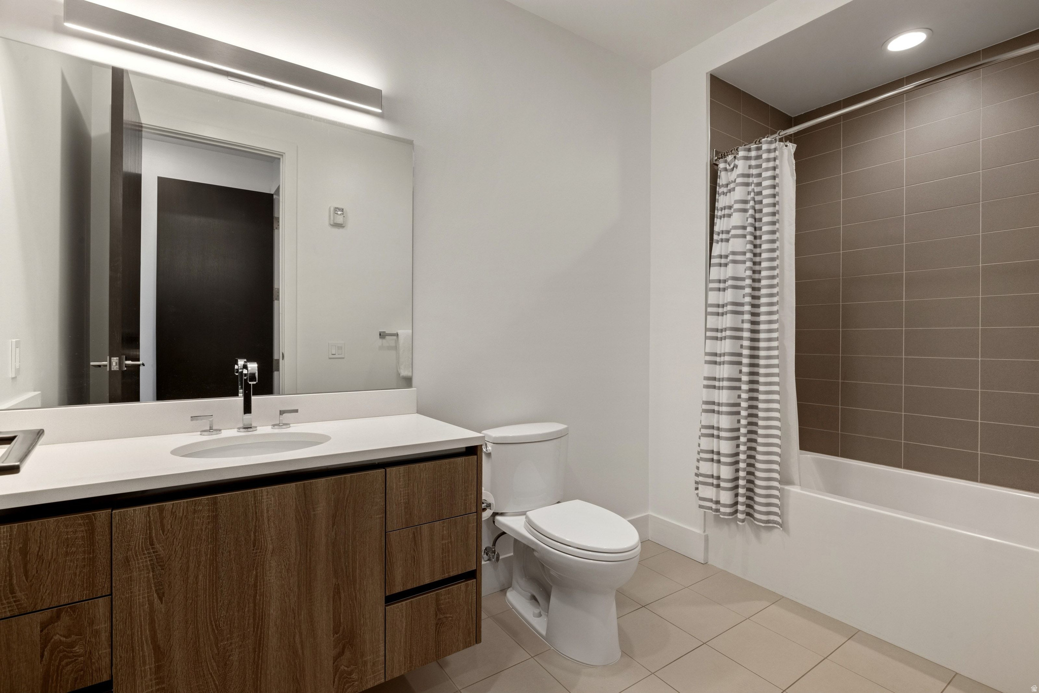 APEX RESIDENCECS - Residential