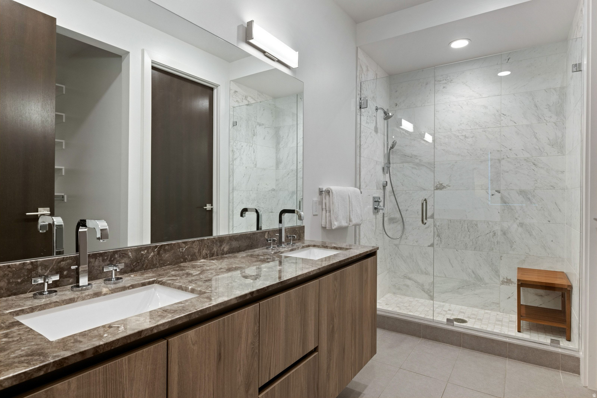 APEX RESIDENCECS - Residential