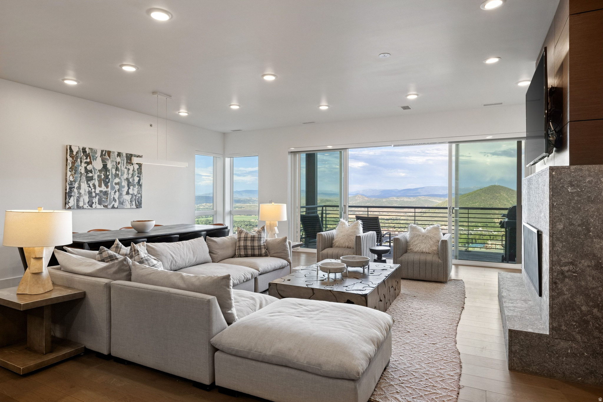 APEX RESIDENCECS - Residential