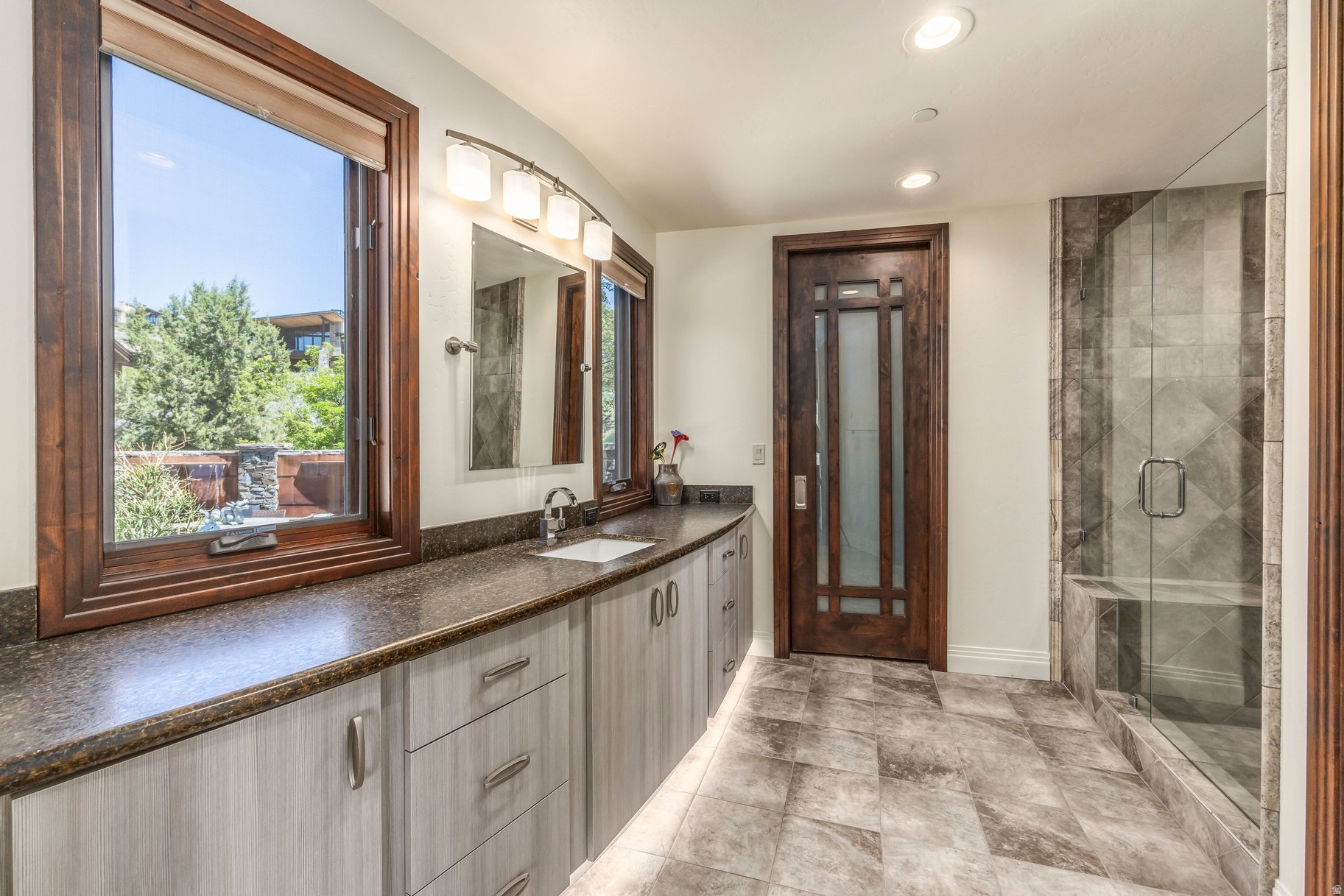 RED LEDGES - Residential