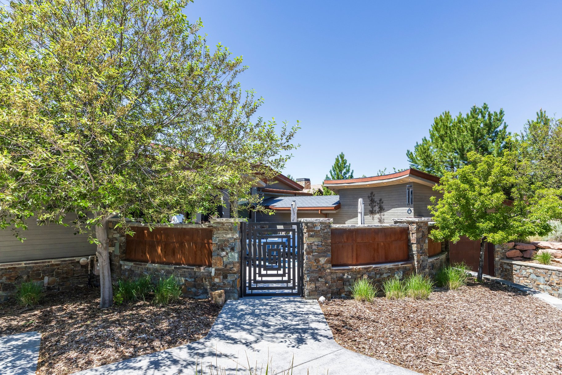 RED LEDGES - Residential