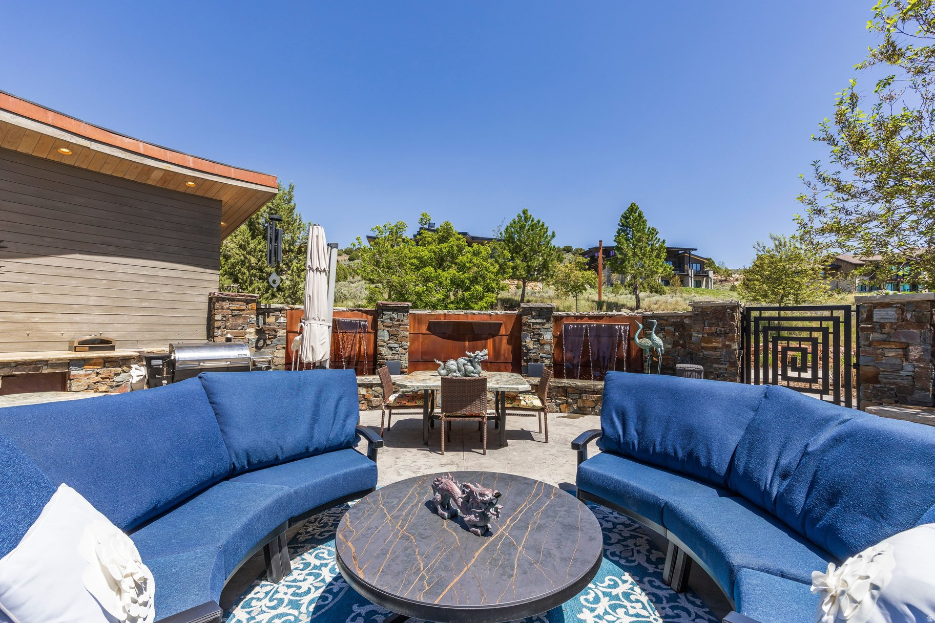 RED LEDGES - Residential