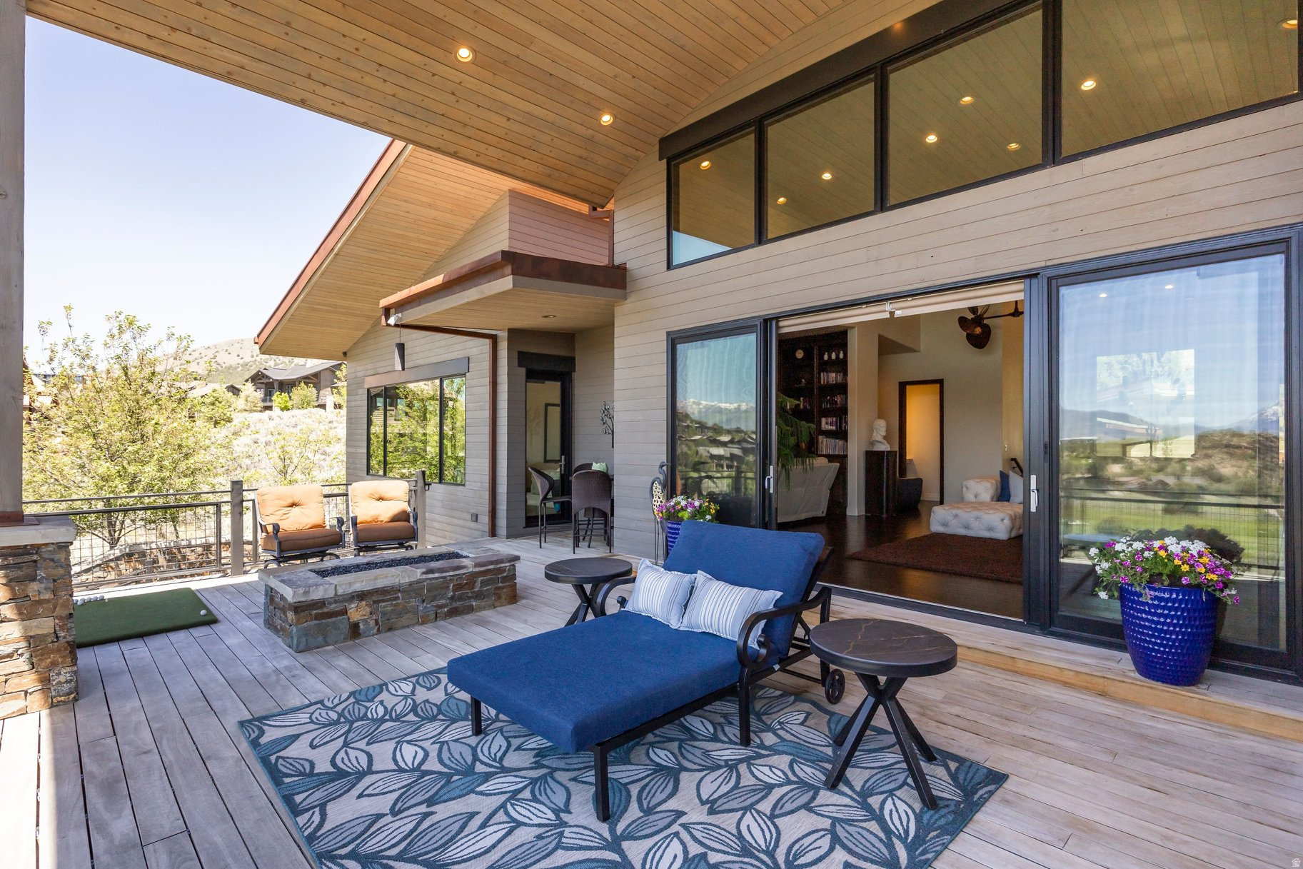 RED LEDGES - Residential