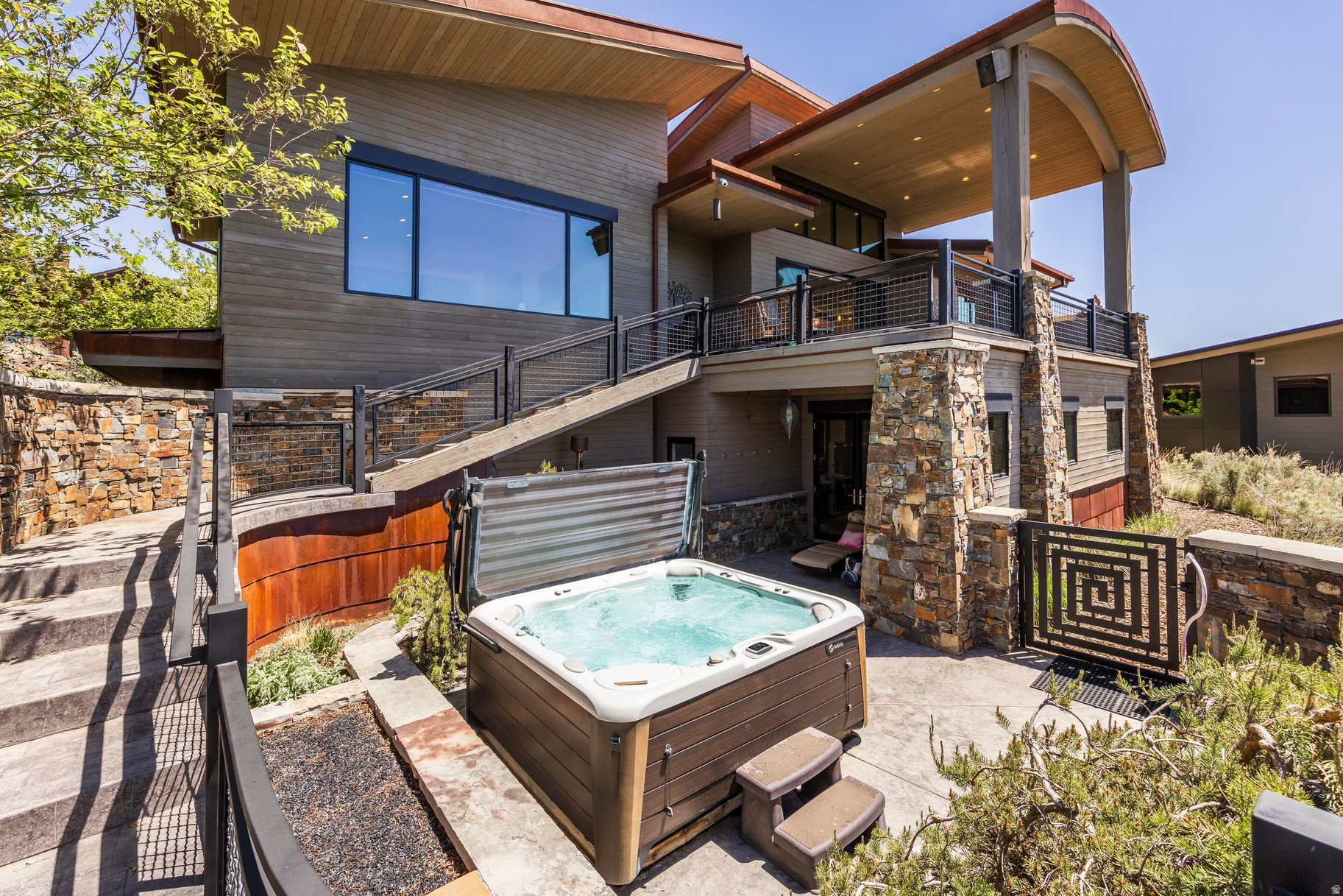RED LEDGES - Residential