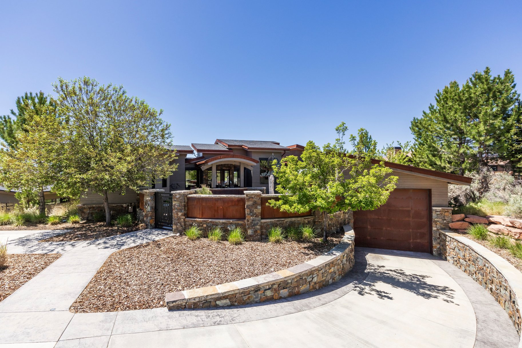 RED LEDGES - Residential