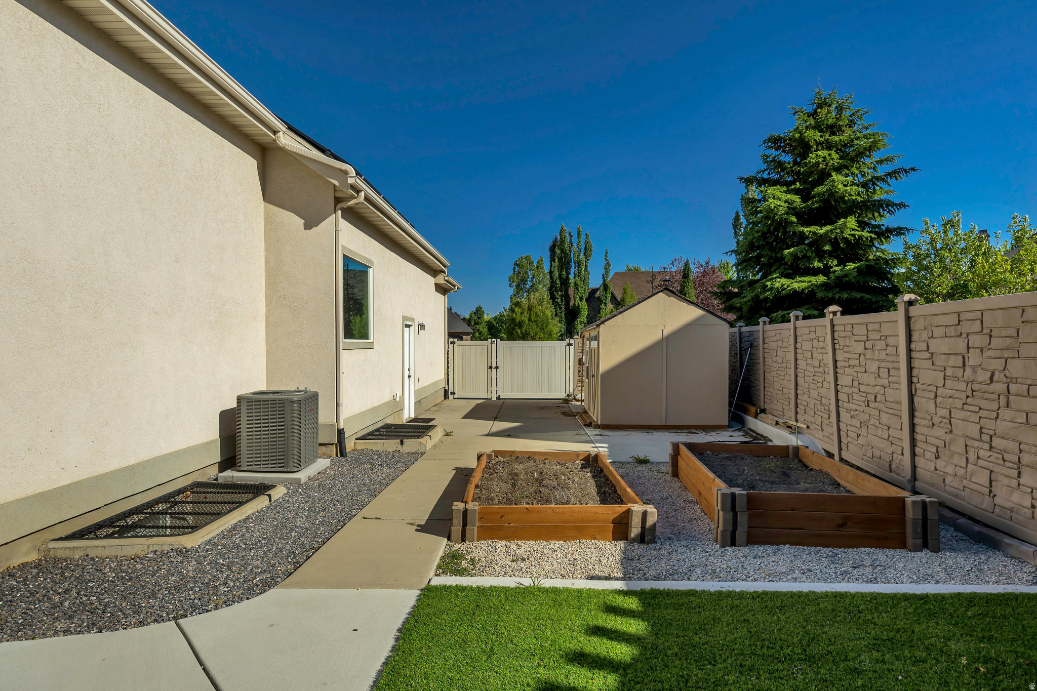 JUNIPER HEIGHTS - Residential
