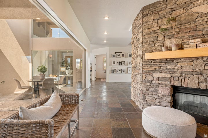 STONE CLIFF 1 - Residential