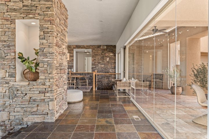 STONE CLIFF 1 - Residential