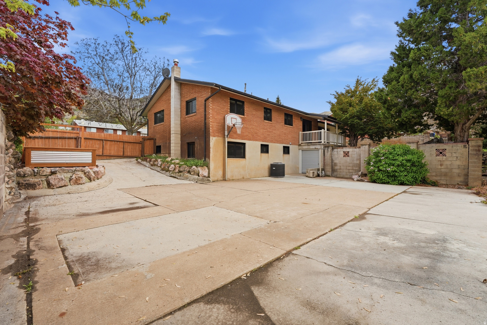 HILLCREST - Residential