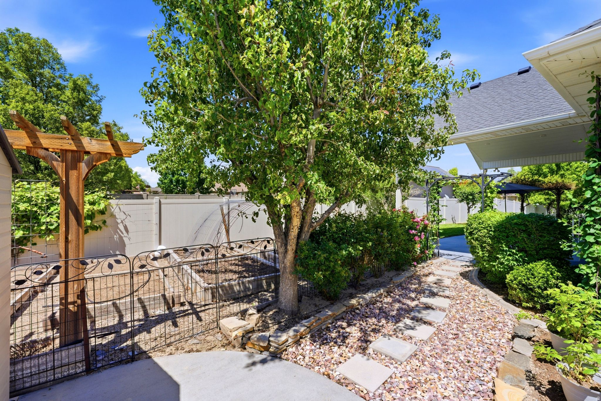 MERIDIAN POINT - Residential
