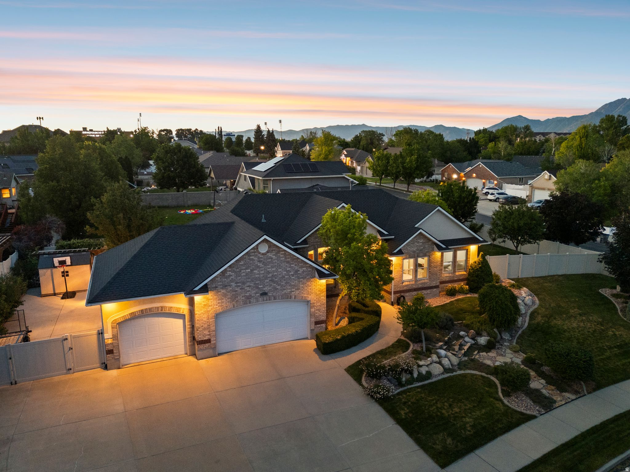MERIDIAN POINT - Residential