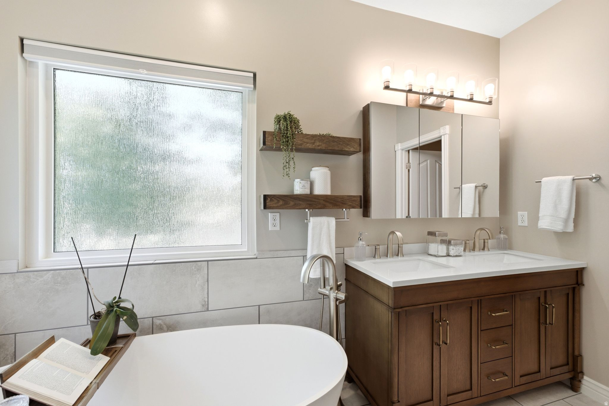 MERIDIAN POINT - Residential