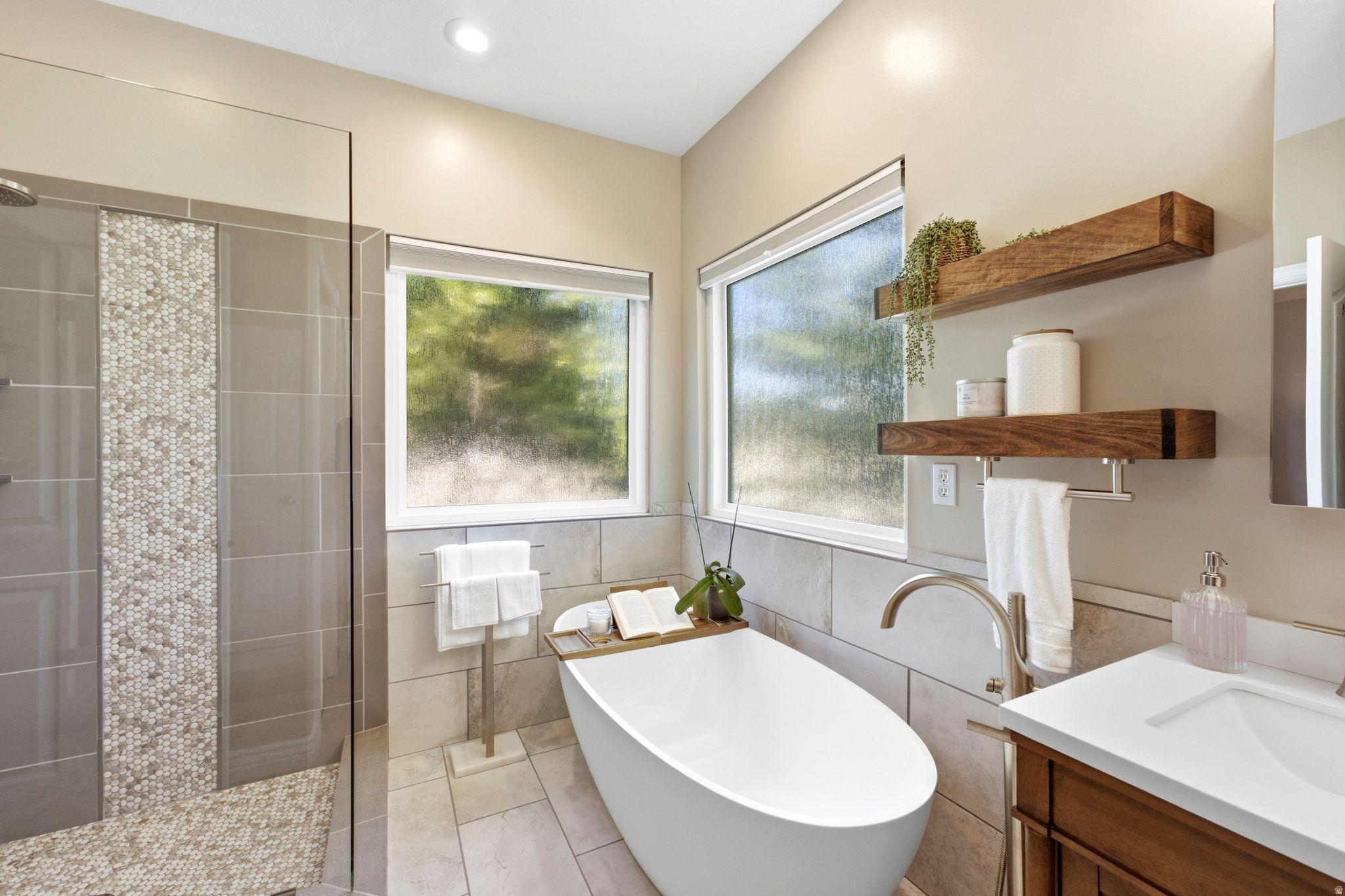 MERIDIAN POINT - Residential