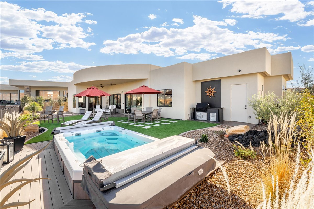 LEDGES OF ST GEORGE YELLOW KNOLLS 1 - Residential