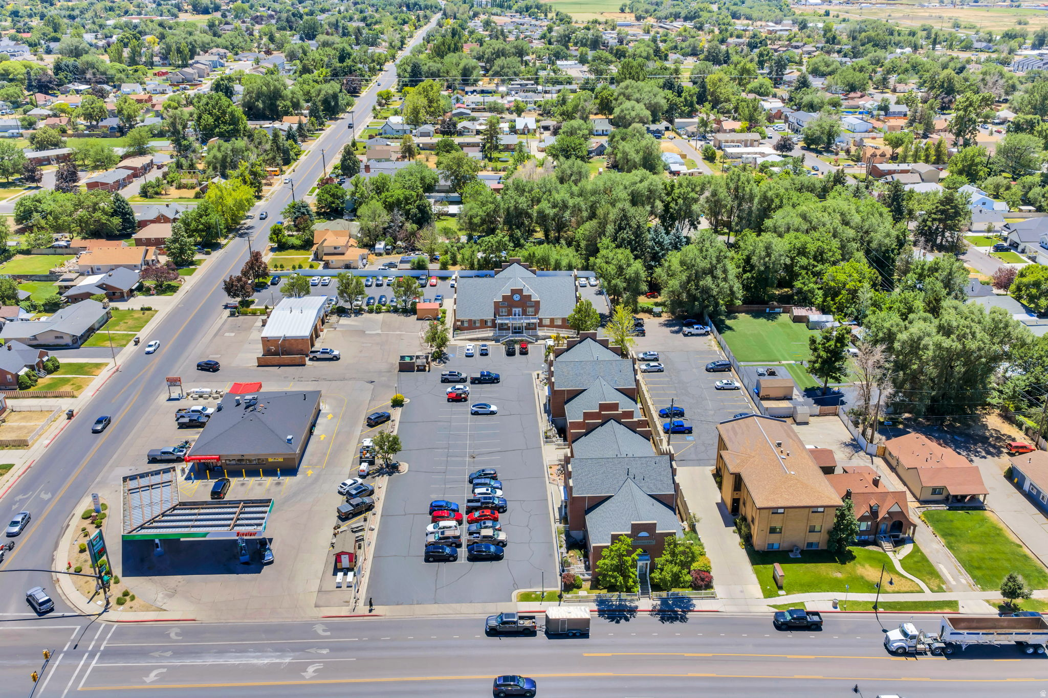 BROOKSIDE - Commercial Lease