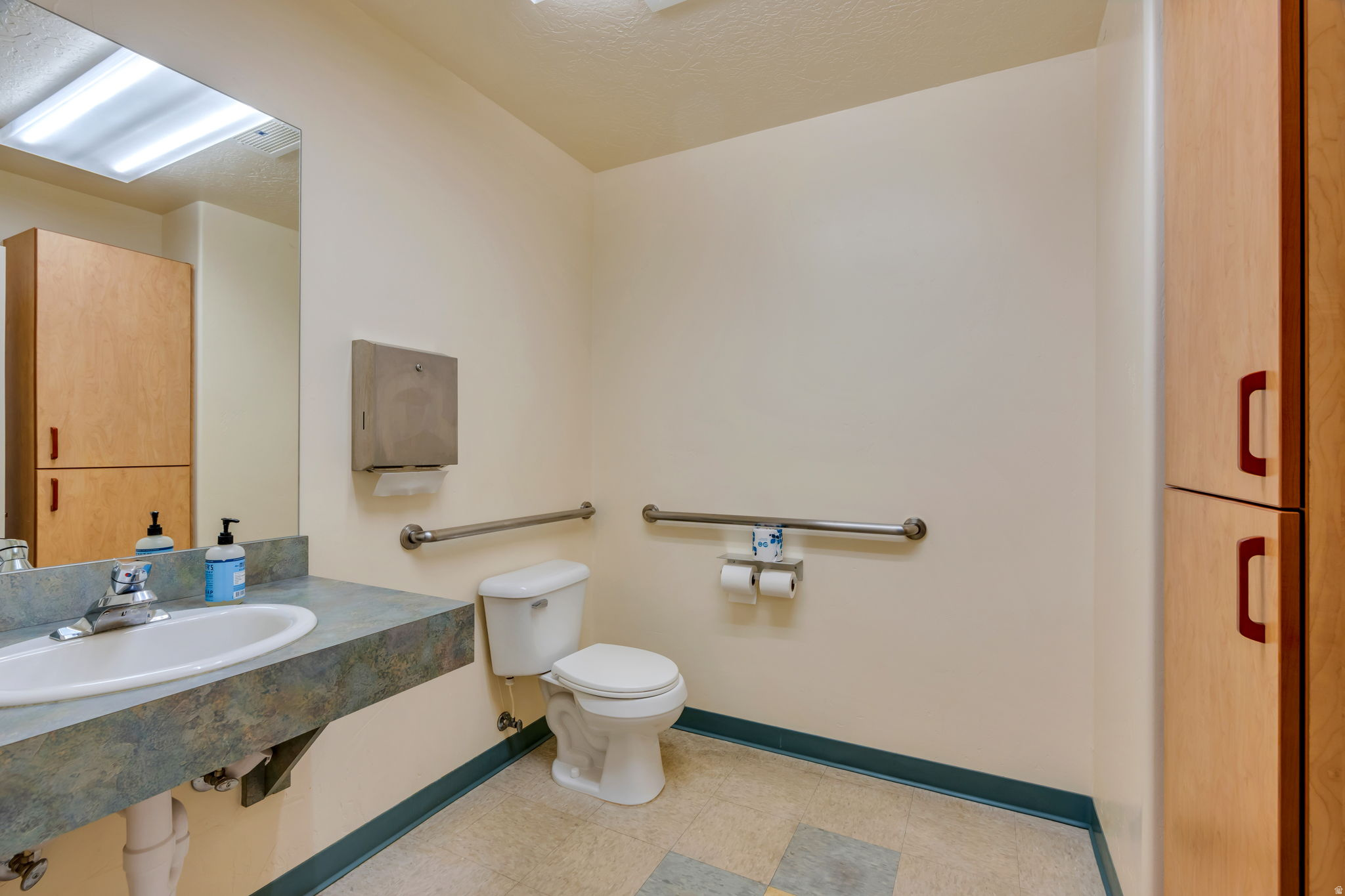 BROOKSIDE - Commercial Lease