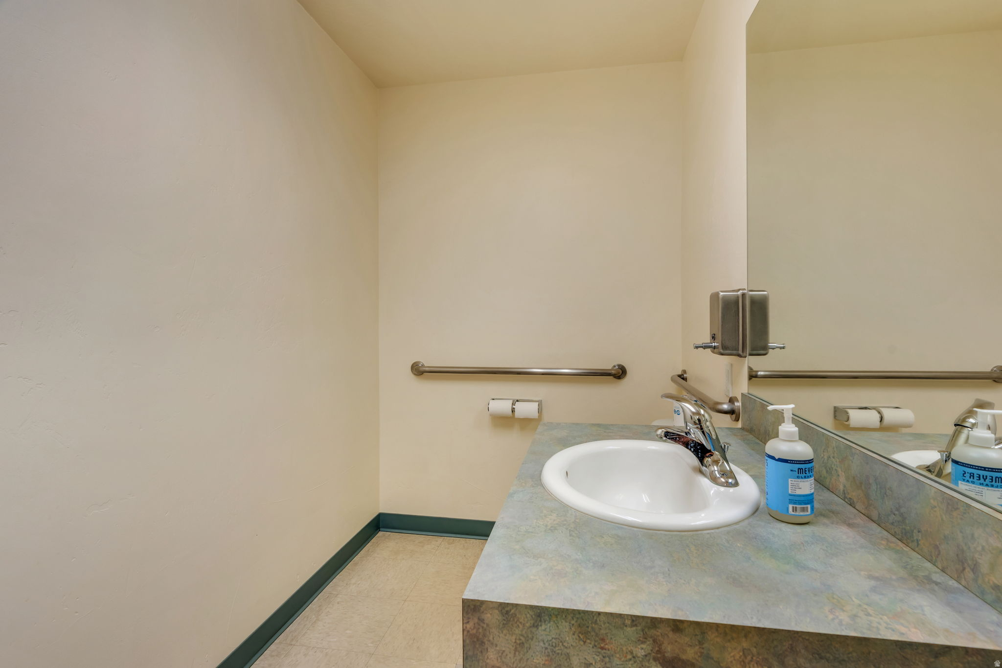BROOKSIDE - Commercial Lease