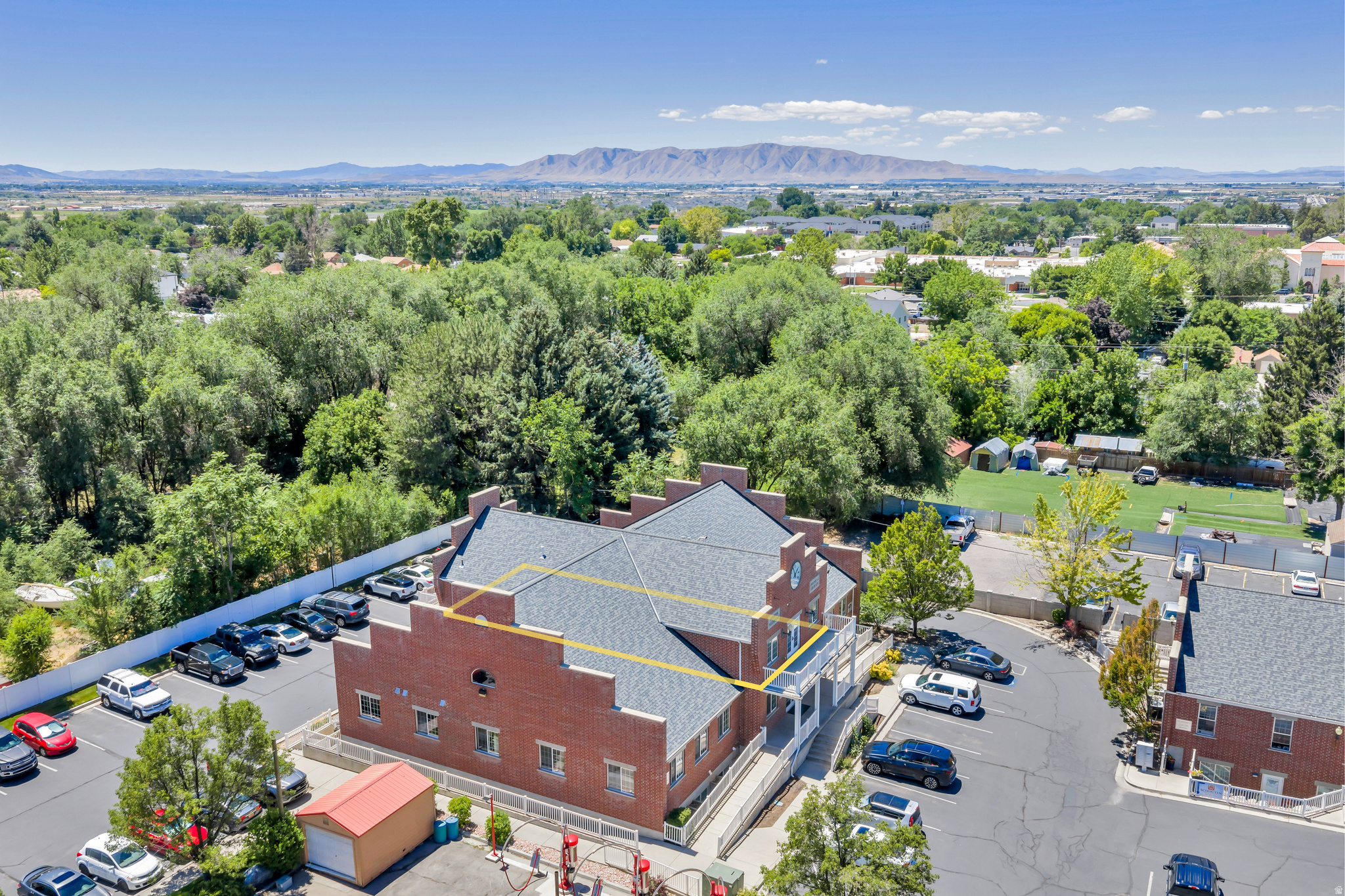 BROOKSIDE - Commercial Lease