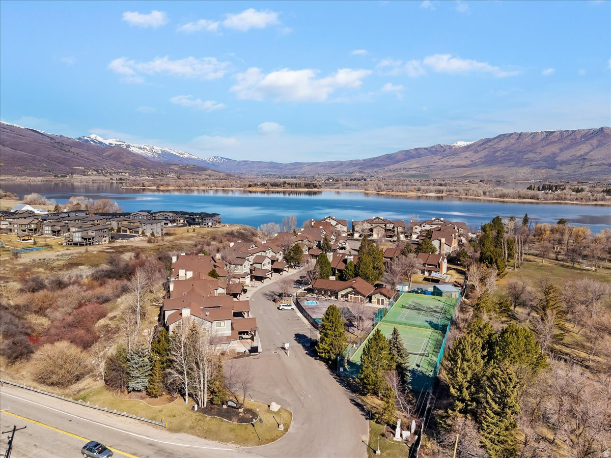 LAKESIDE VILLAGE - Residential
