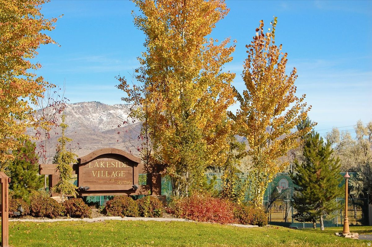 LAKESIDE VILLAGE - Residential