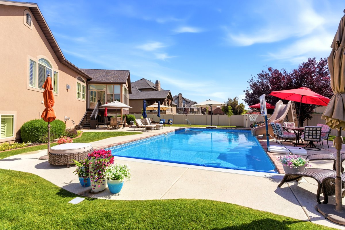 WINDSOR FARMS - Residential