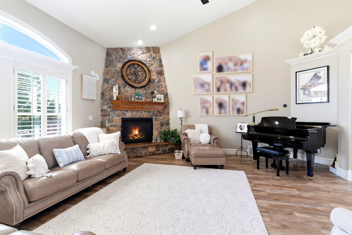 WINDSOR FARMS - Residential