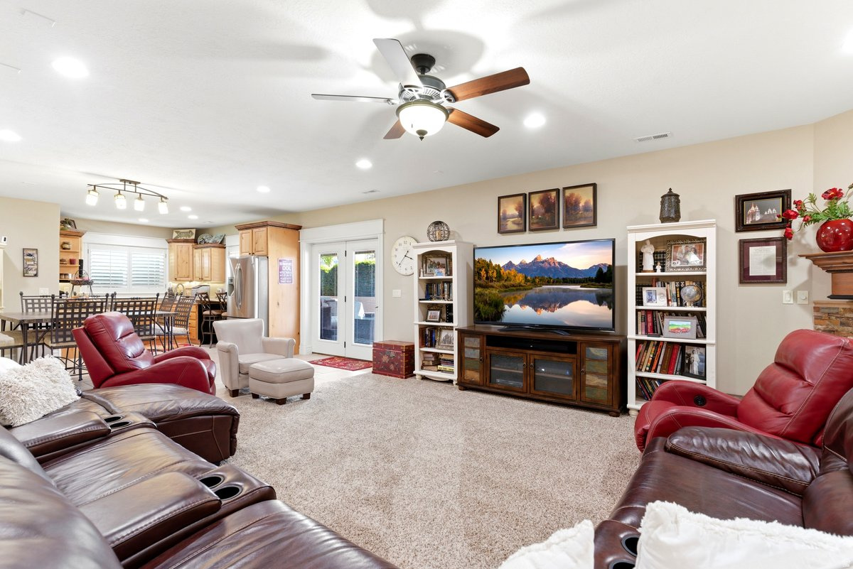 WINDSOR FARMS - Residential