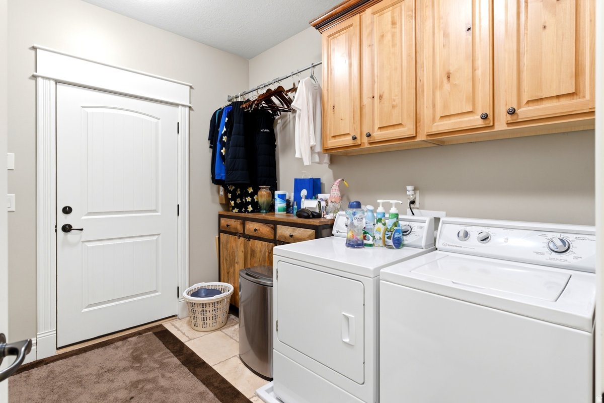 WINDSOR FARMS - Residential