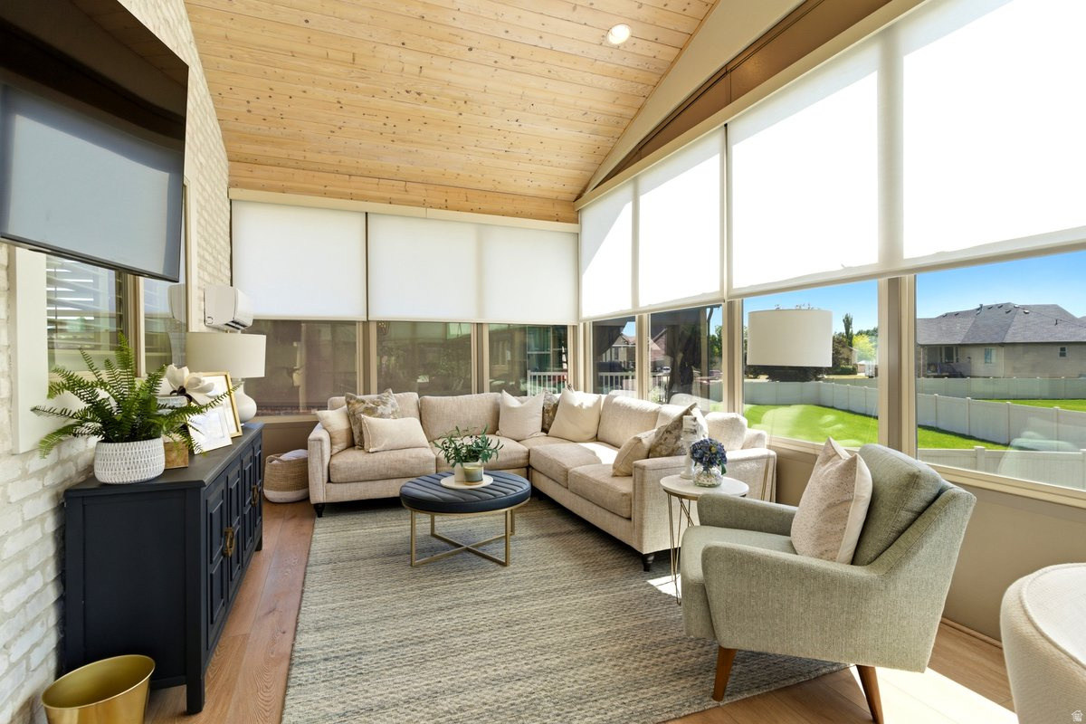 WINDSOR FARMS - Residential