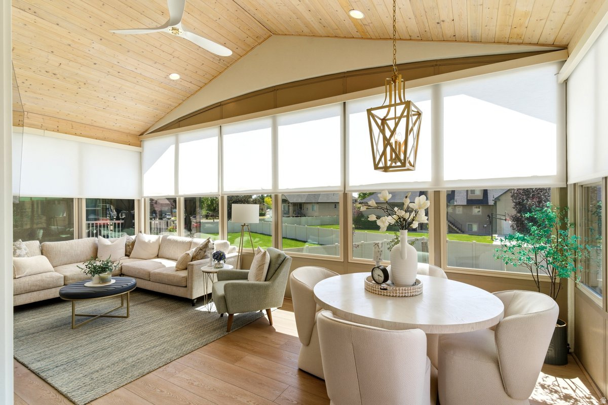WINDSOR FARMS - Residential