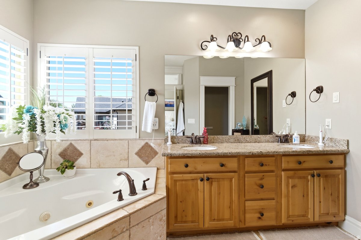 WINDSOR FARMS - Residential