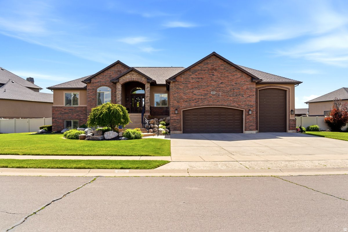 WINDSOR FARMS - Residential