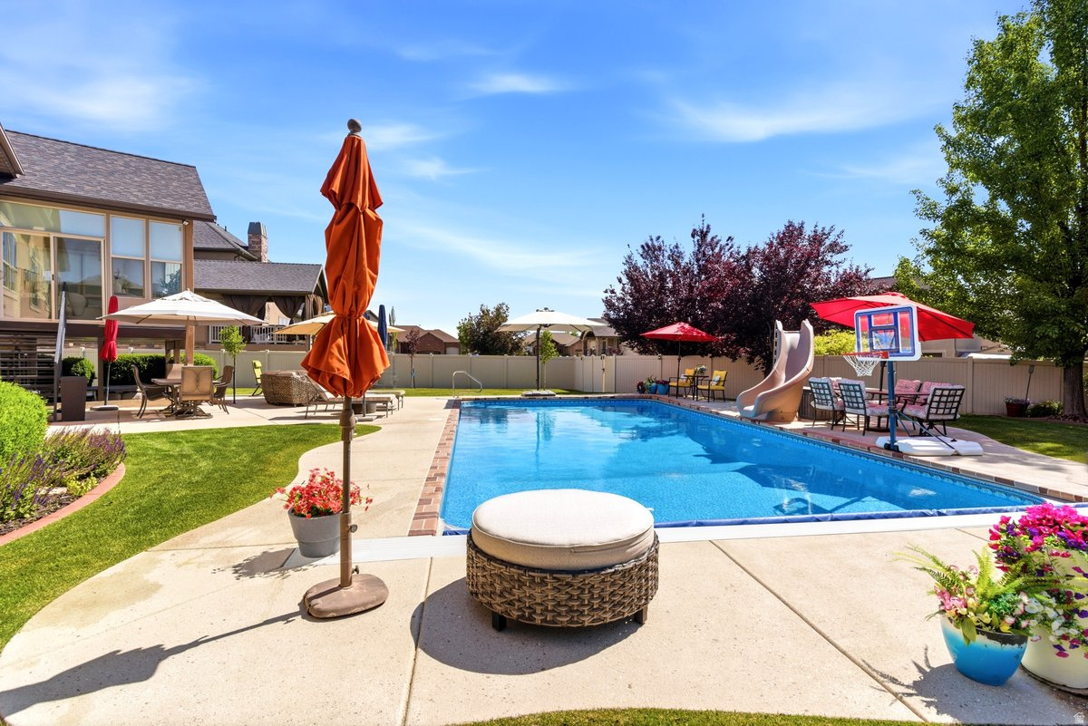 WINDSOR FARMS - Residential