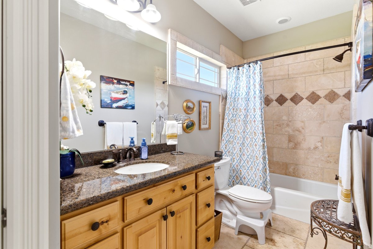 WINDSOR FARMS - Residential