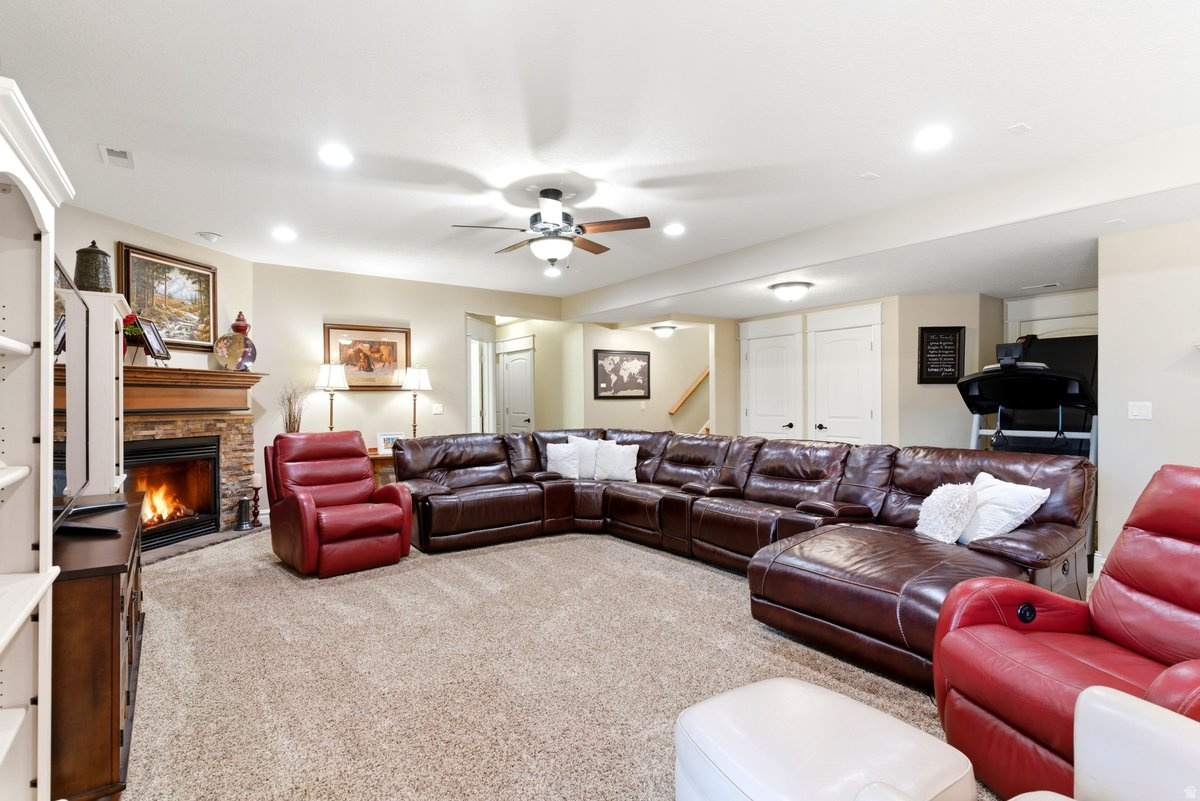 WINDSOR FARMS - Residential