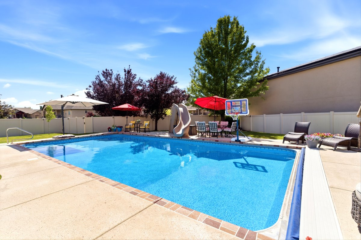 WINDSOR FARMS - Residential