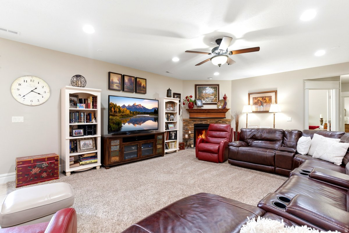 WINDSOR FARMS - Residential