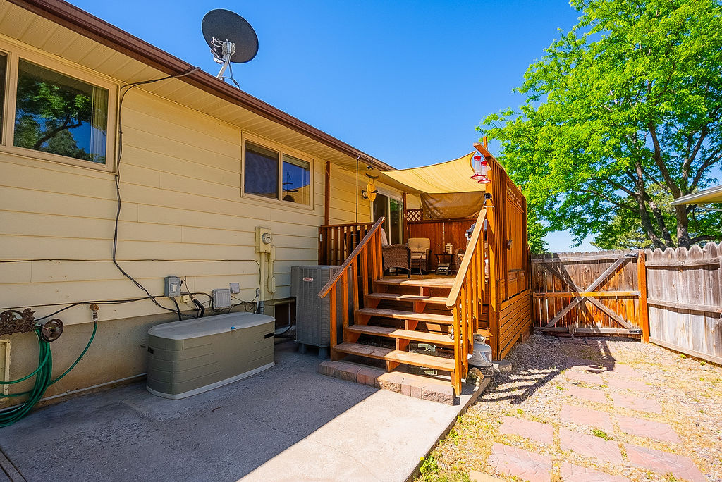 FAIRWAY ESTATES 4TH ADDN - Residential