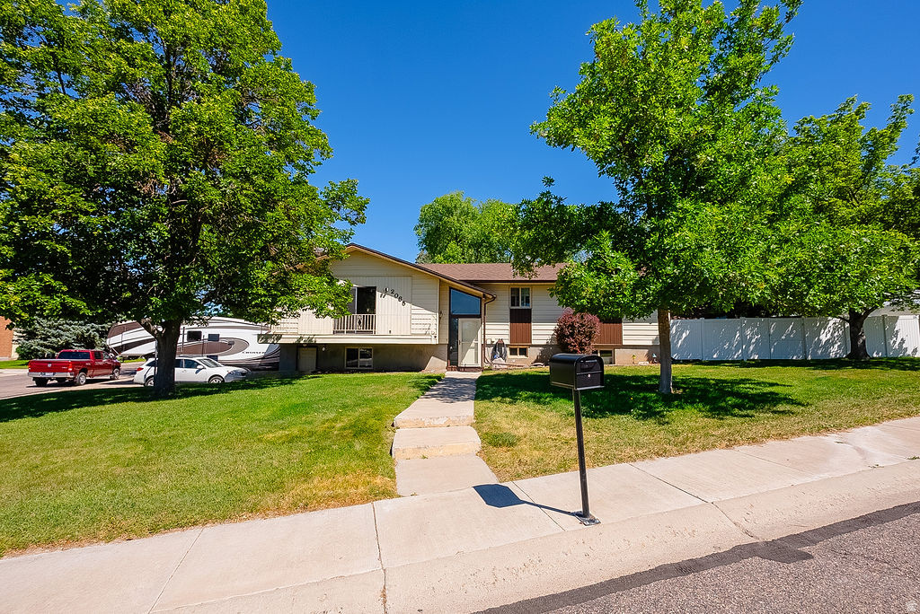 FAIRWAY ESTATES 4TH ADDN - Residential