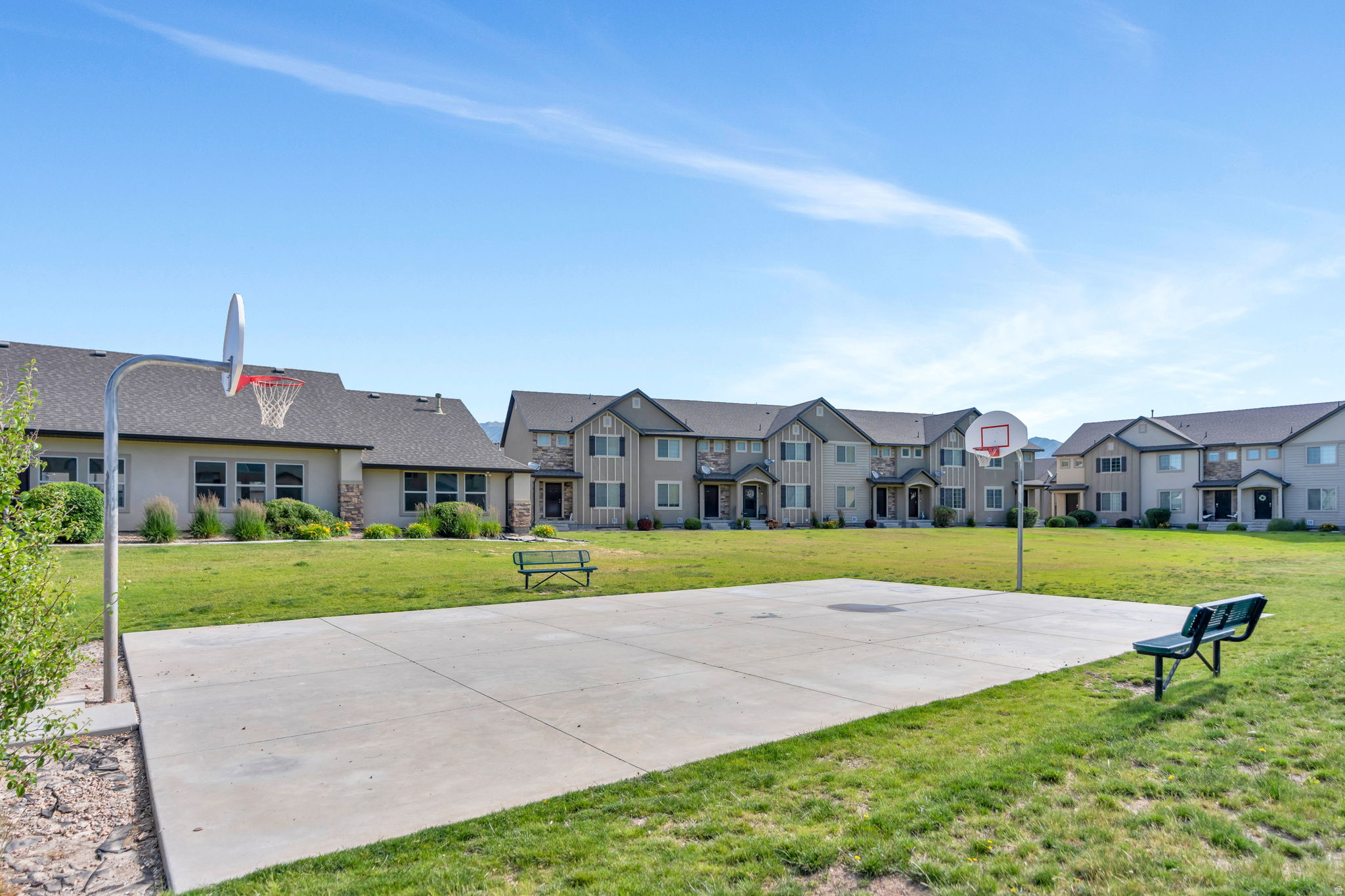 MAPLE MOUNTAIN TOWNH - Residential