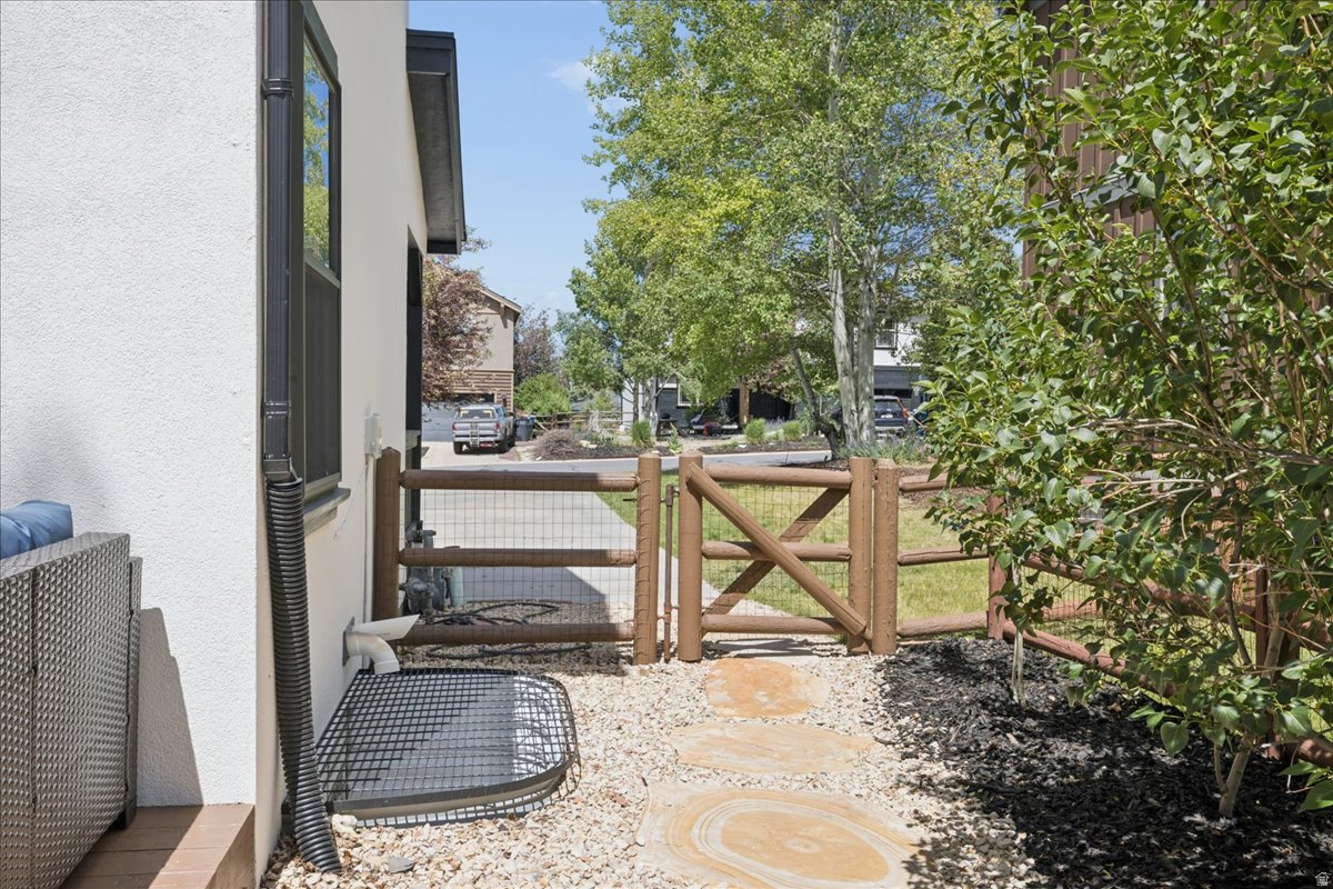 SILVER SUMMIT - Residential