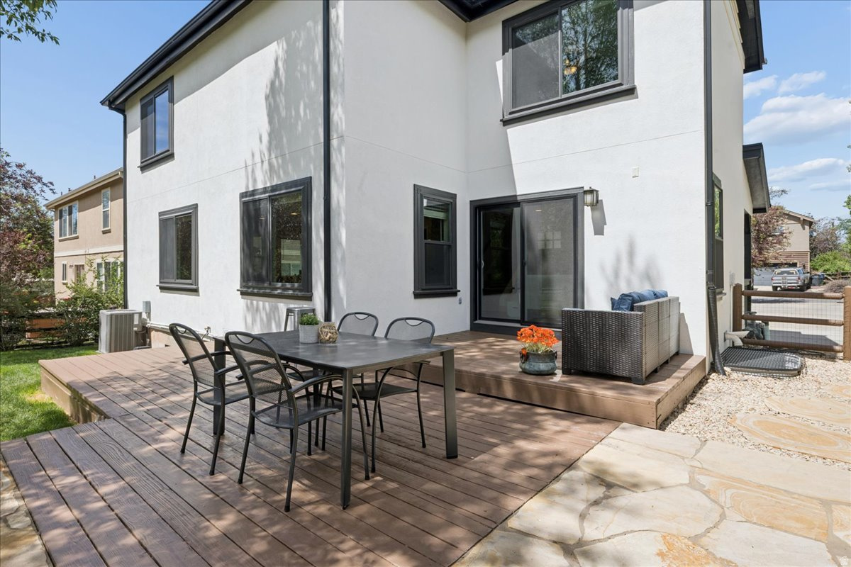 SILVER SUMMIT - Residential
