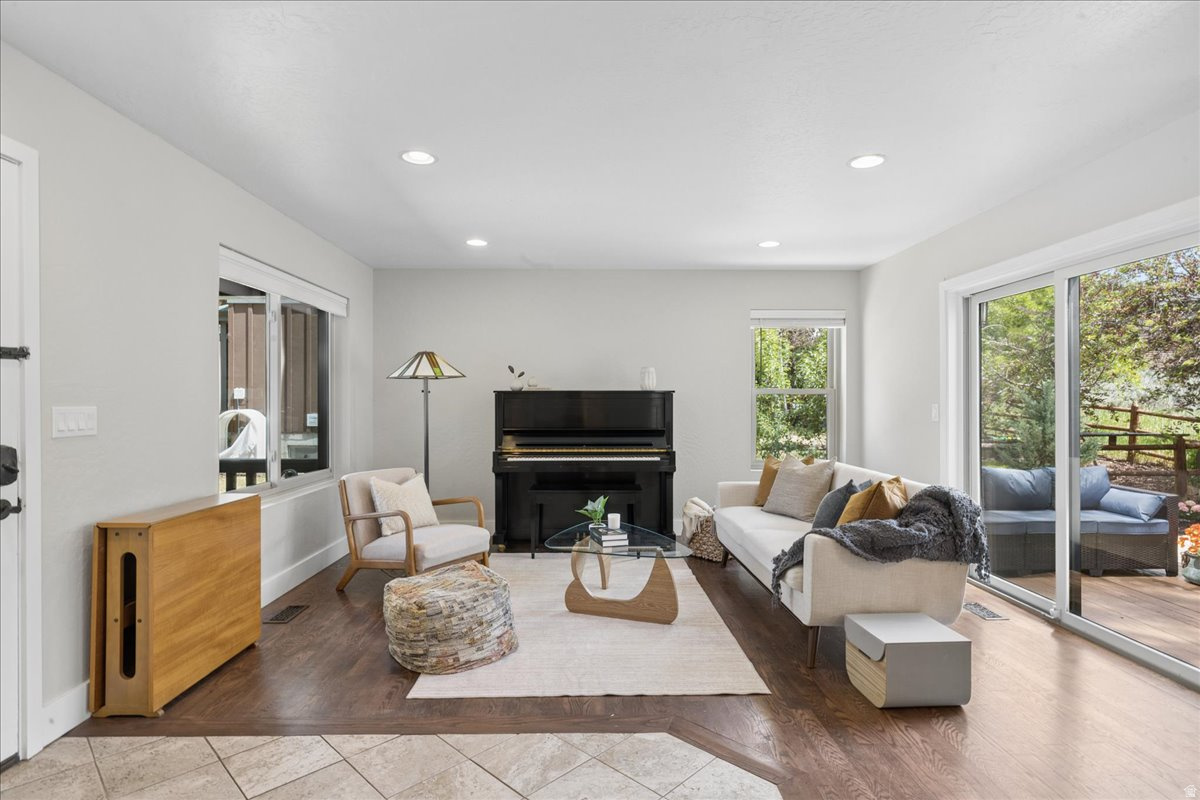 SILVER SUMMIT - Residential