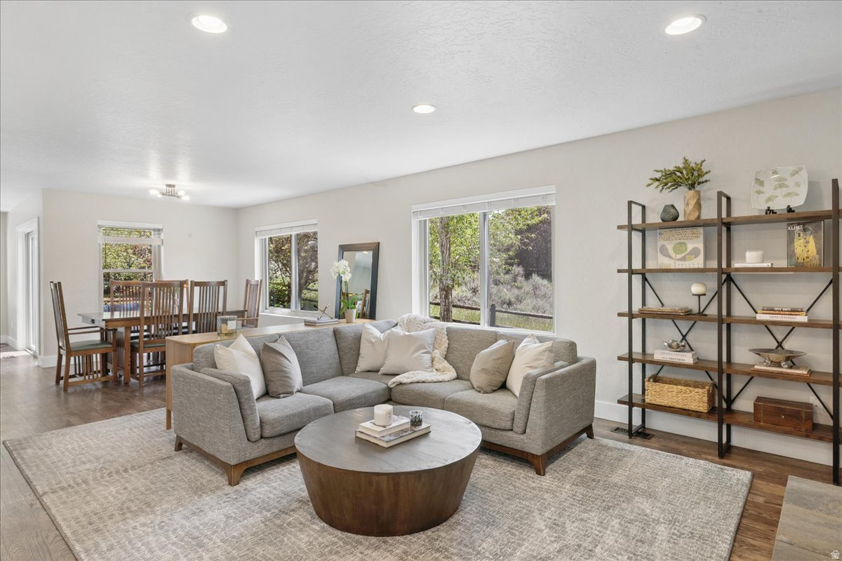 SILVER SUMMIT - Residential