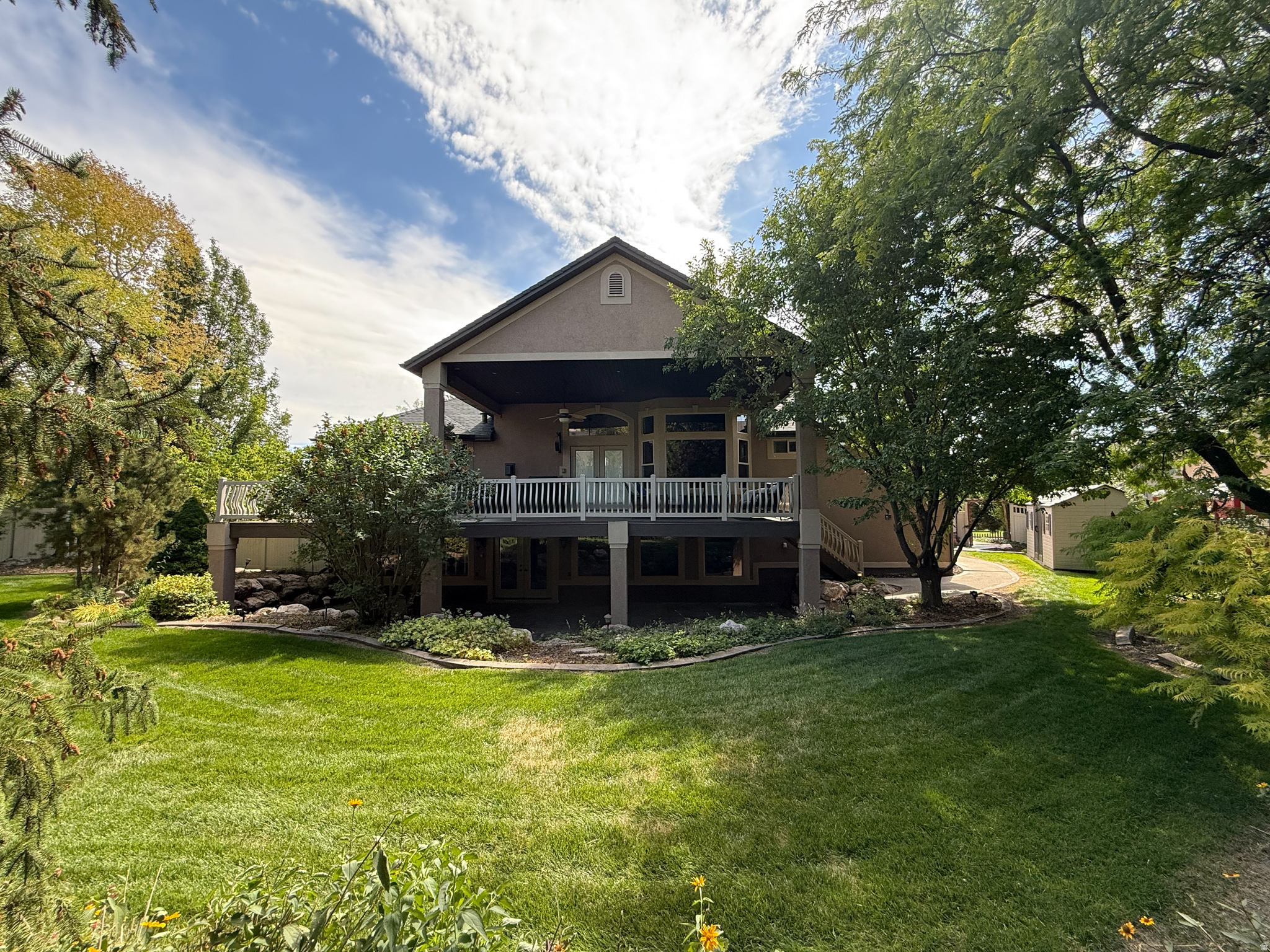 COUNTRY FIELDS - Residential
