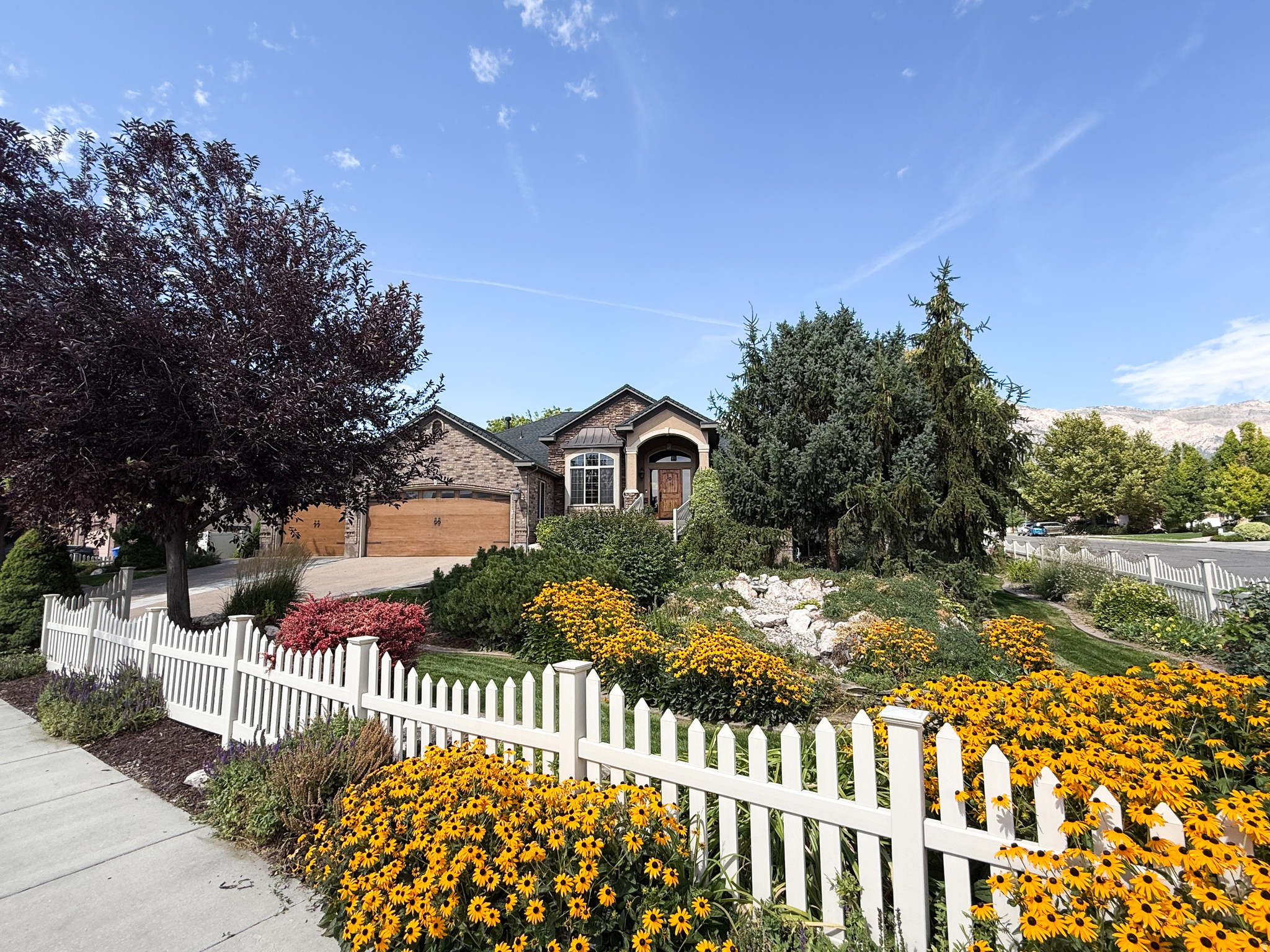 COUNTRY FIELDS - Residential