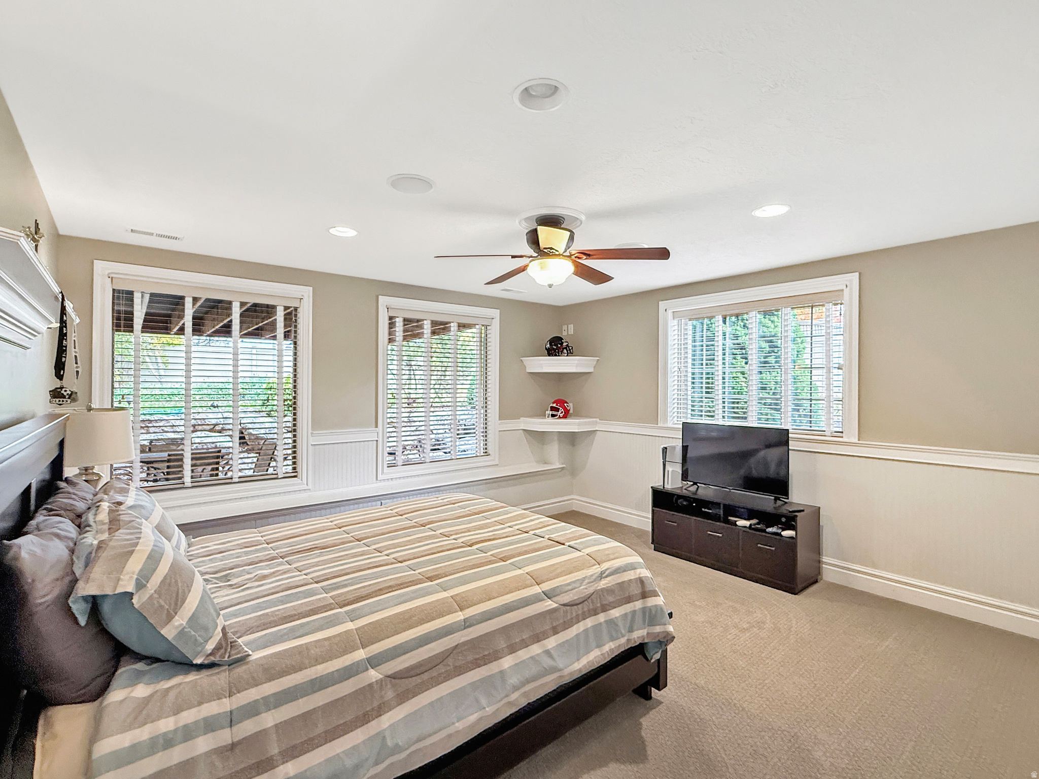 COUNTRY FIELDS - Residential