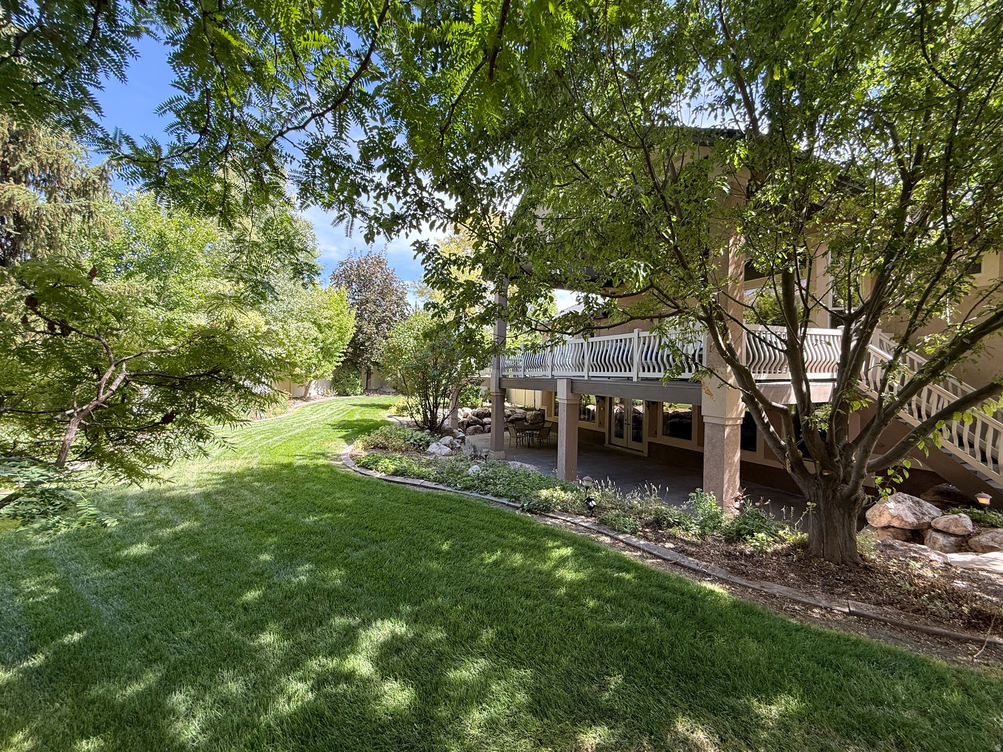 COUNTRY FIELDS - Residential