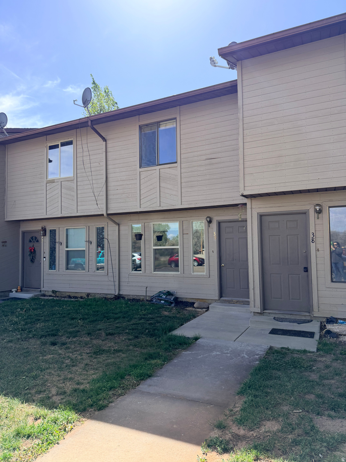 Great place for someone looking to downsize or just getting started on their own! 2 bedrooms, 1.5 bathrooms with living/dining and kitchen on the main floor. Fresh new paint throughout. Great small outdoor area off the kitchen and dining room.   Square footage figures are provided as a courtesy estimate only. Buyer is advised to obtain an independent measurement.